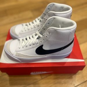 Big Kids’ Nike Blazer Mid ‘77 Size 3.5Y